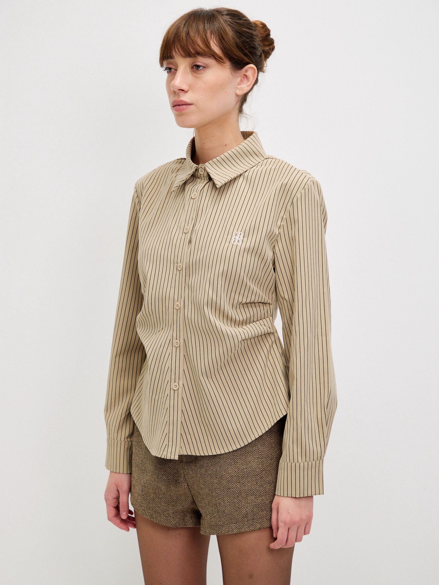 מכופתרת שילה פסים