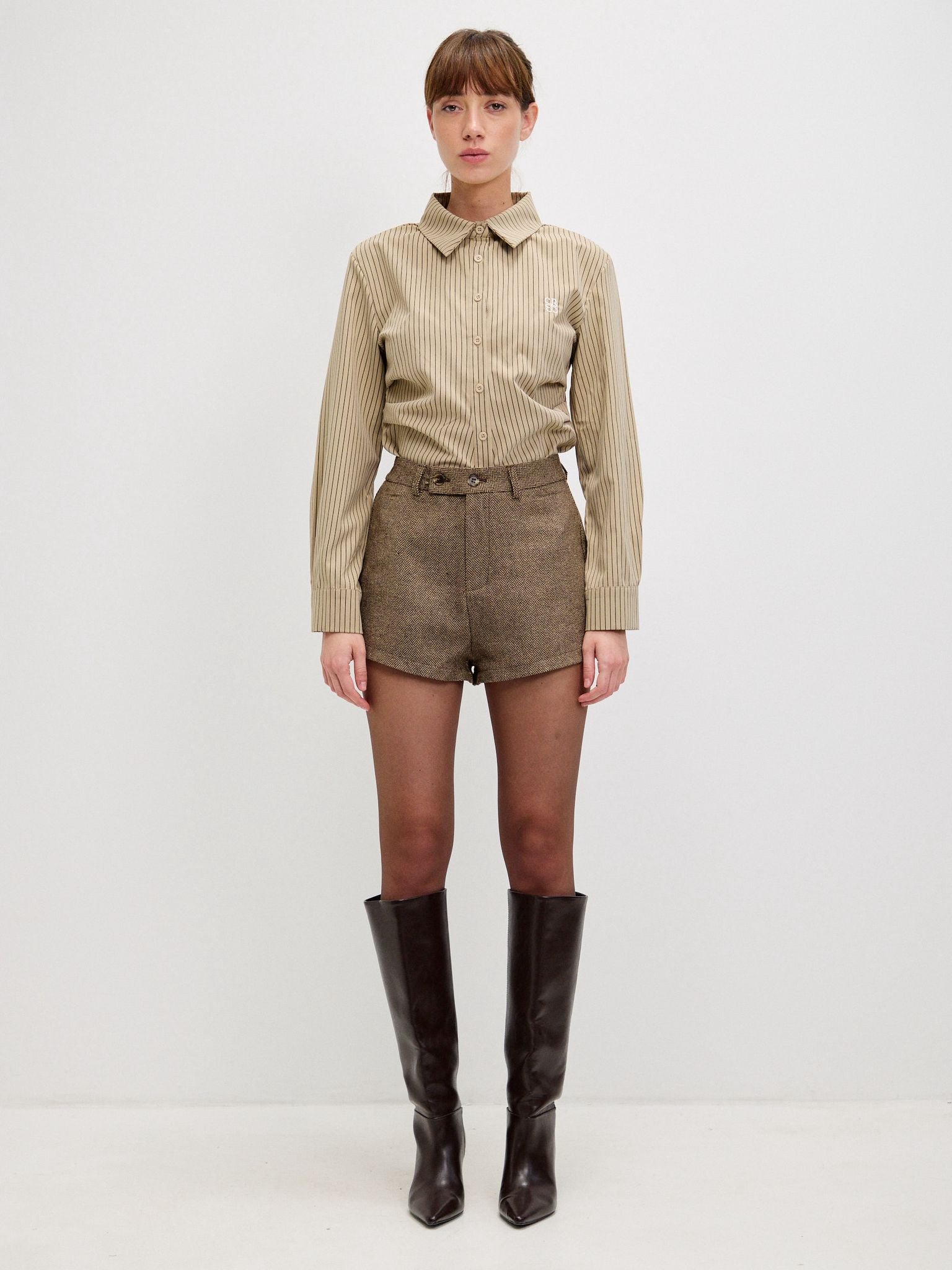 מכופתרת שילה פסים