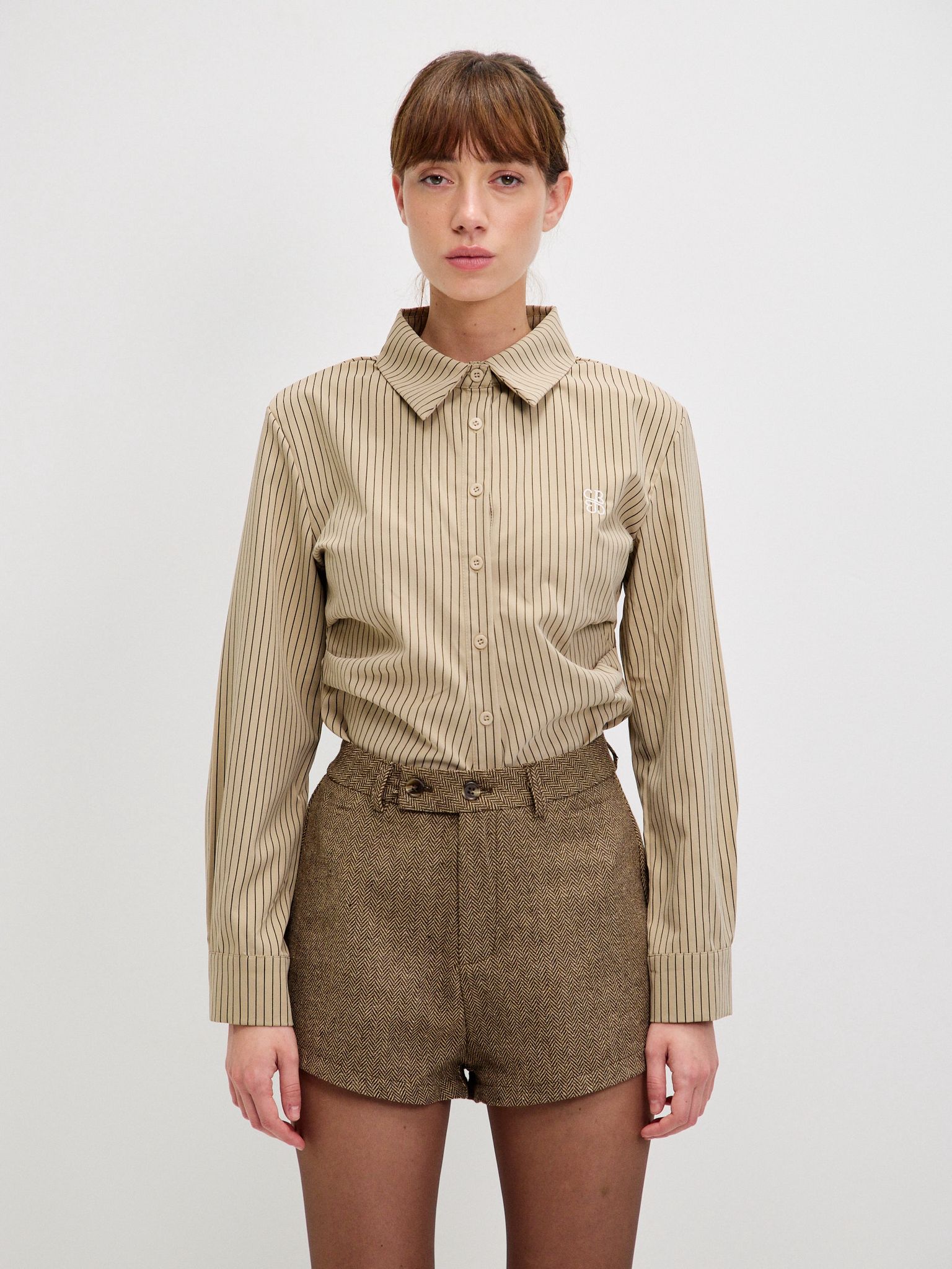 מכופתרת שילה פסים