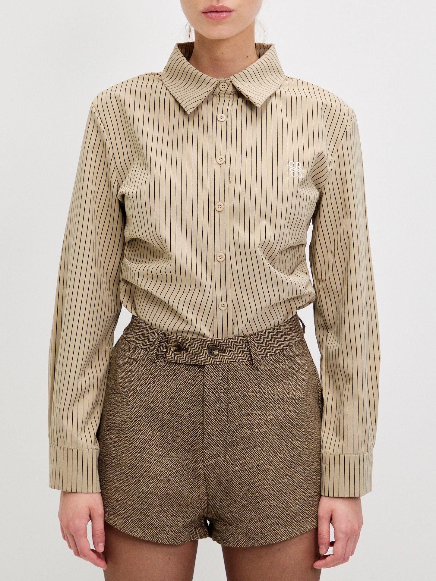 מכופתרת שילה פסים