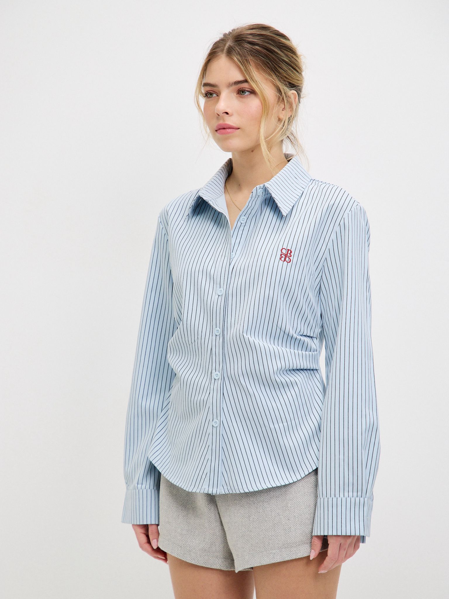 מכופתרת שילה פסים