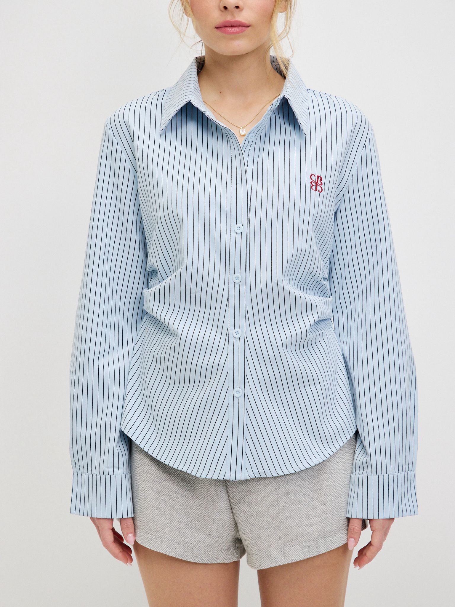 מכופתרת שילה פסים