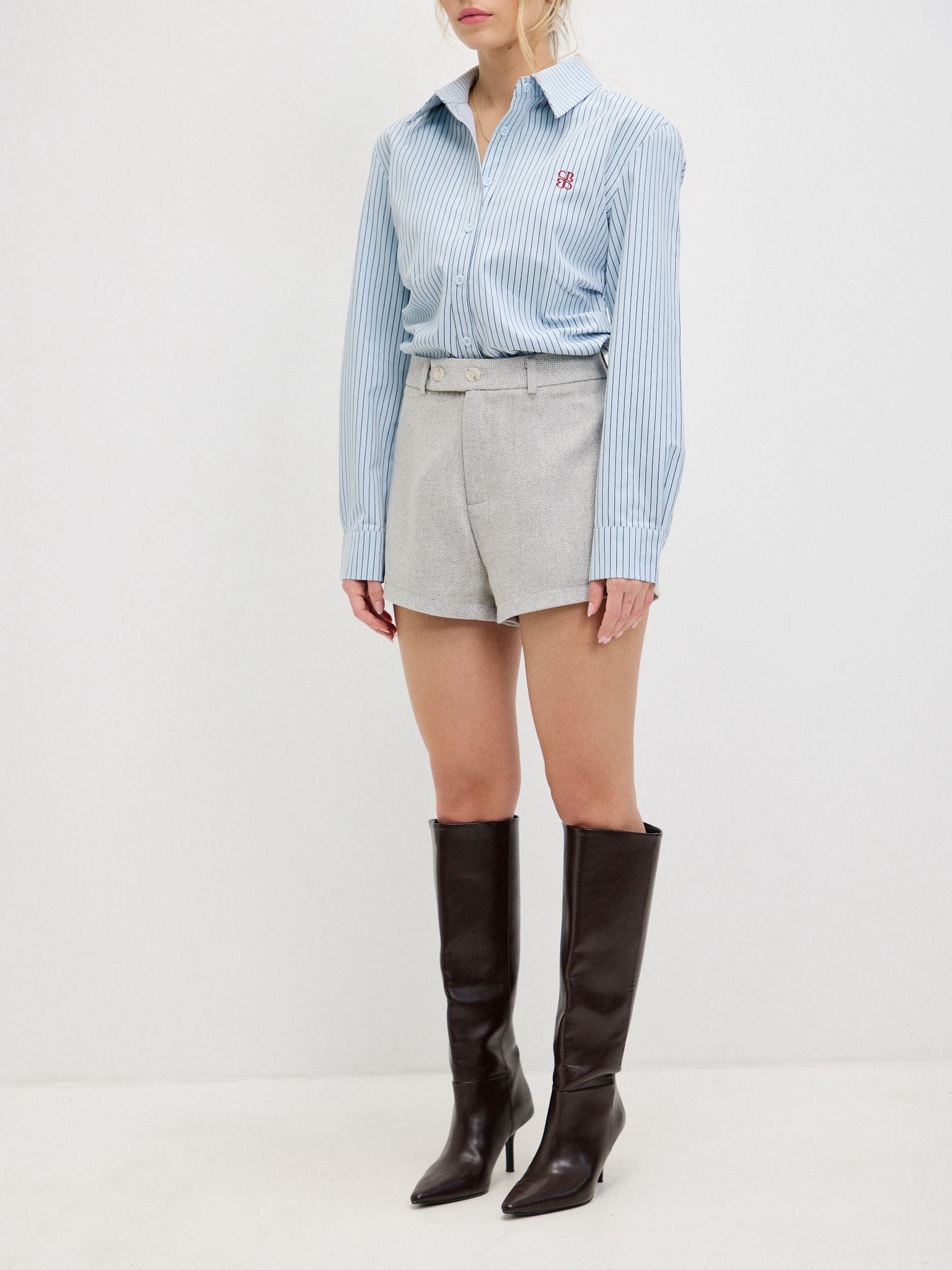 מכופתרת שילה פסים