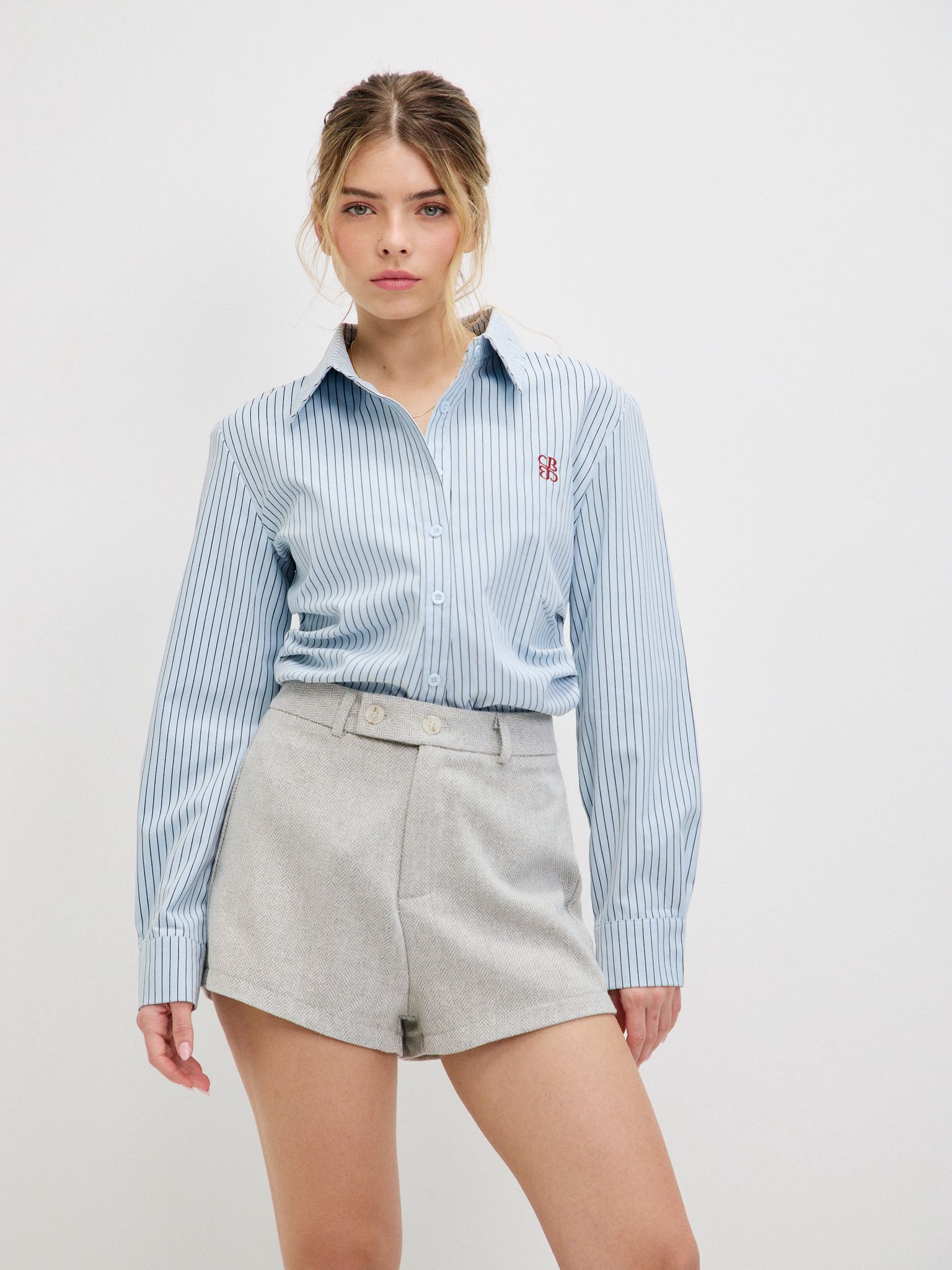 מכופתרת שילה פסים