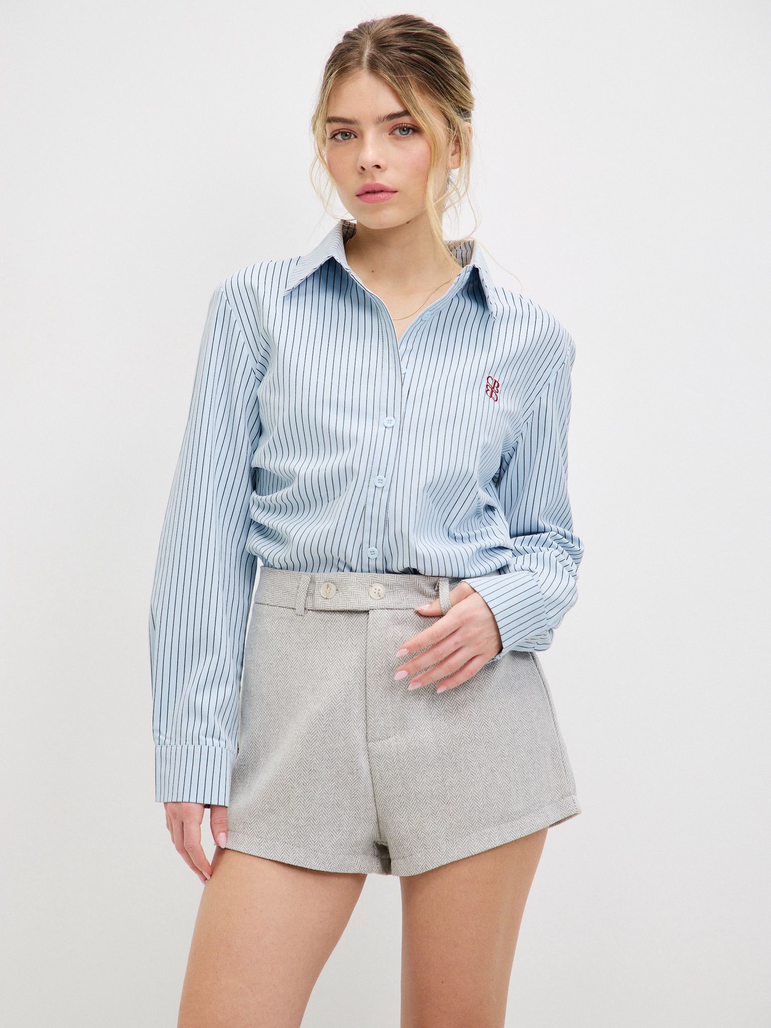 מכופתרת שילה פסים