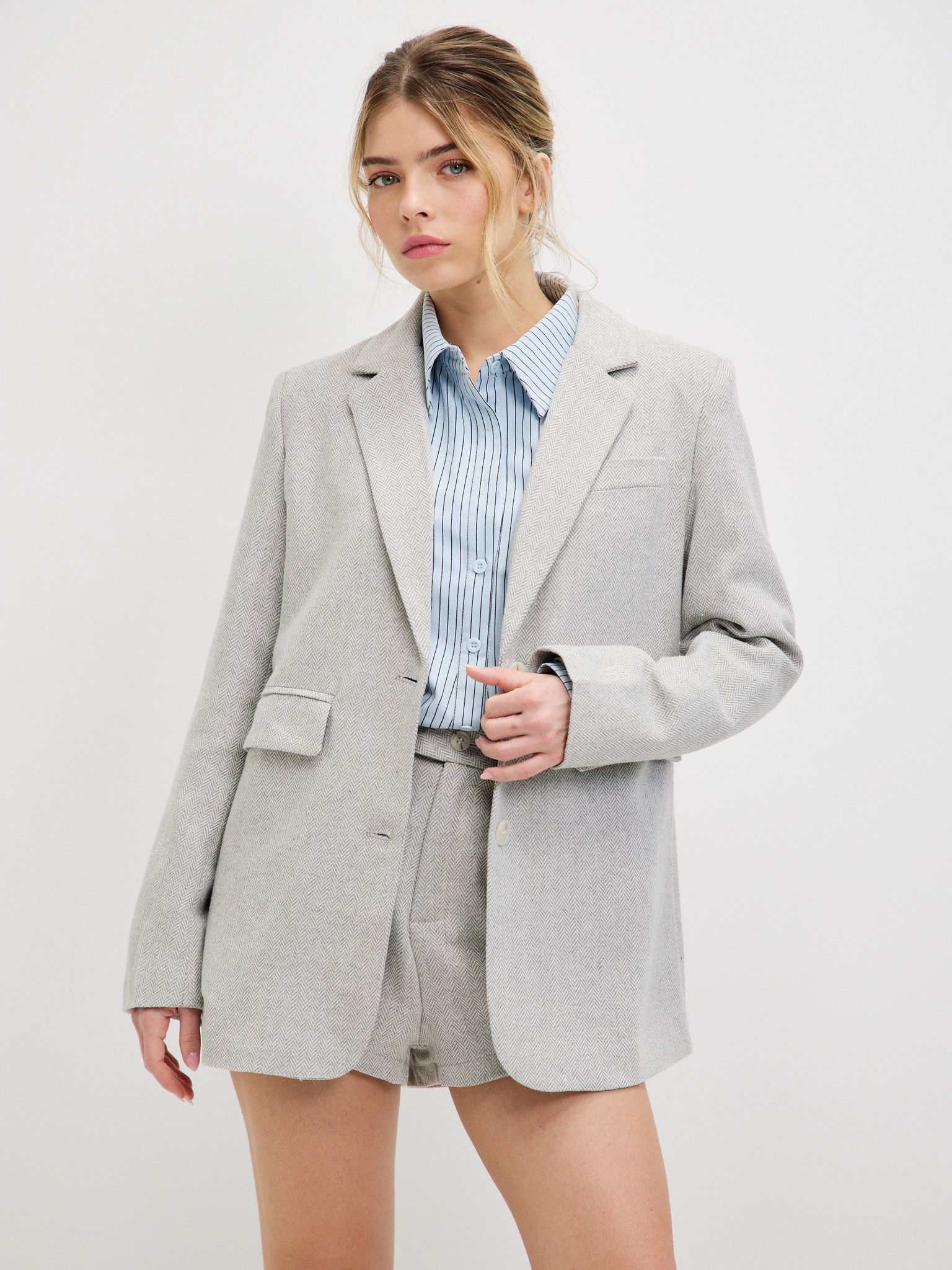 מכופתרת שילה פסים