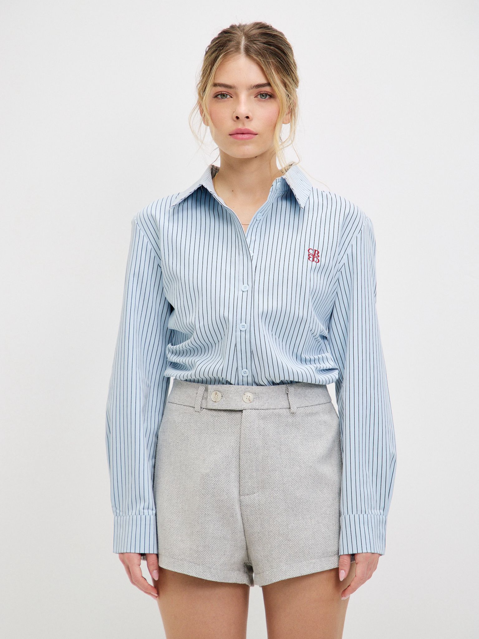 מכופתרת שילה פסים