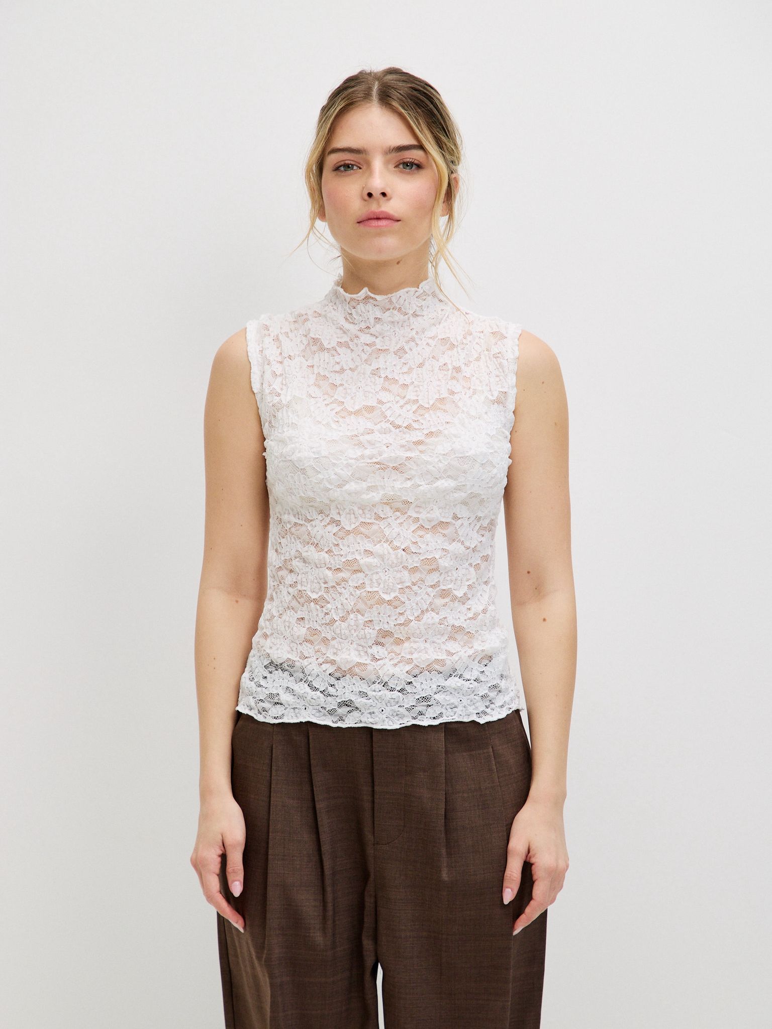 ⁠⁠טופ תחרה לני