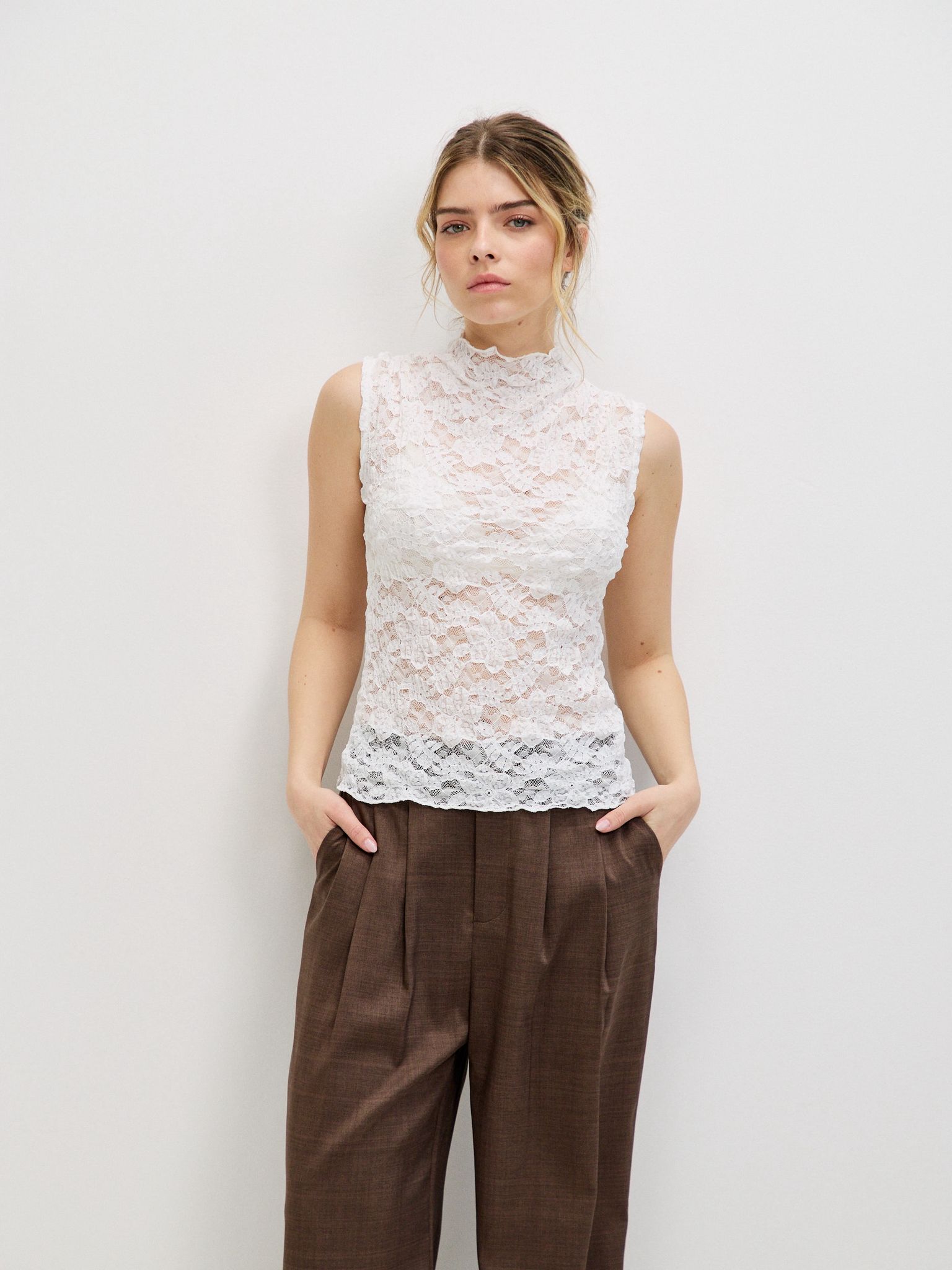 ⁠⁠טופ תחרה לני