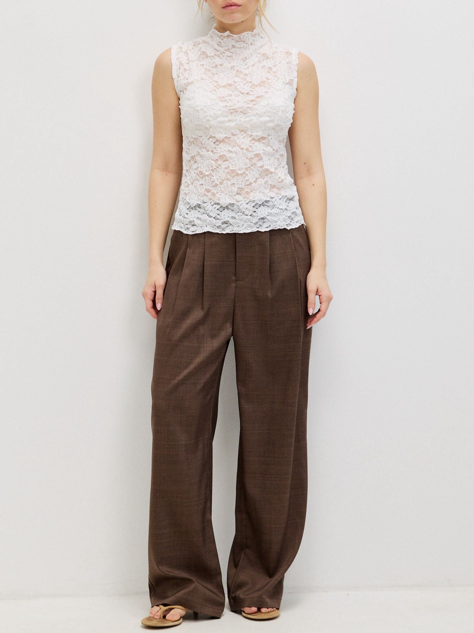 ⁠⁠טופ תחרה לני