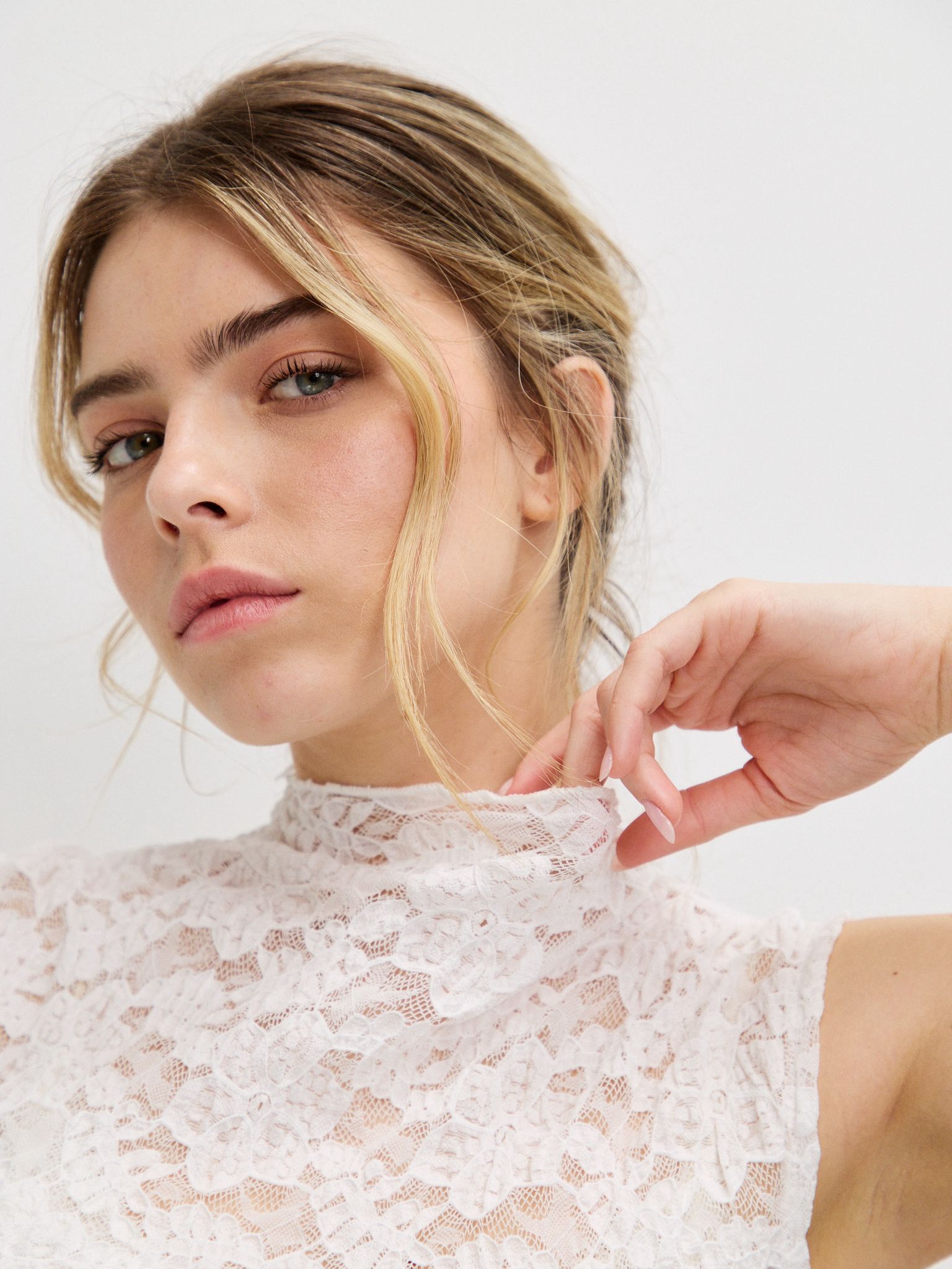 ⁠⁠טופ תחרה לני