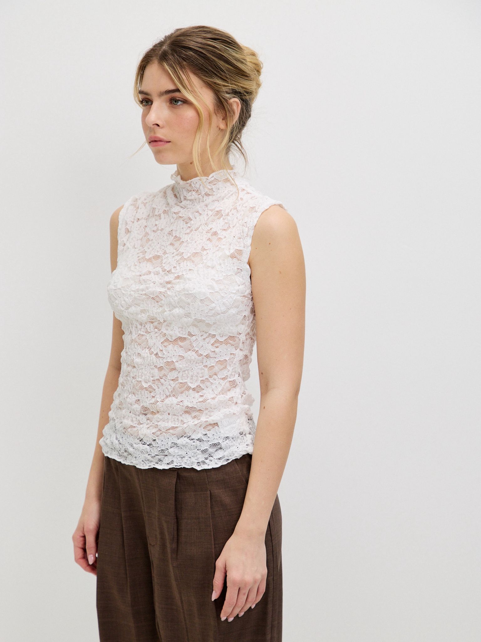 ⁠⁠טופ תחרה לני