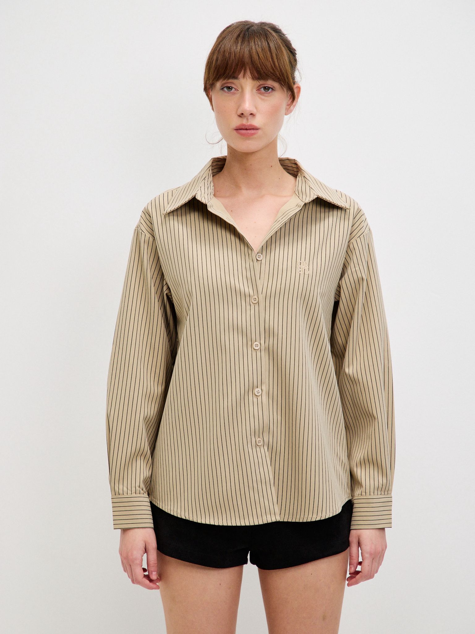 מכופתרת טאי פסים