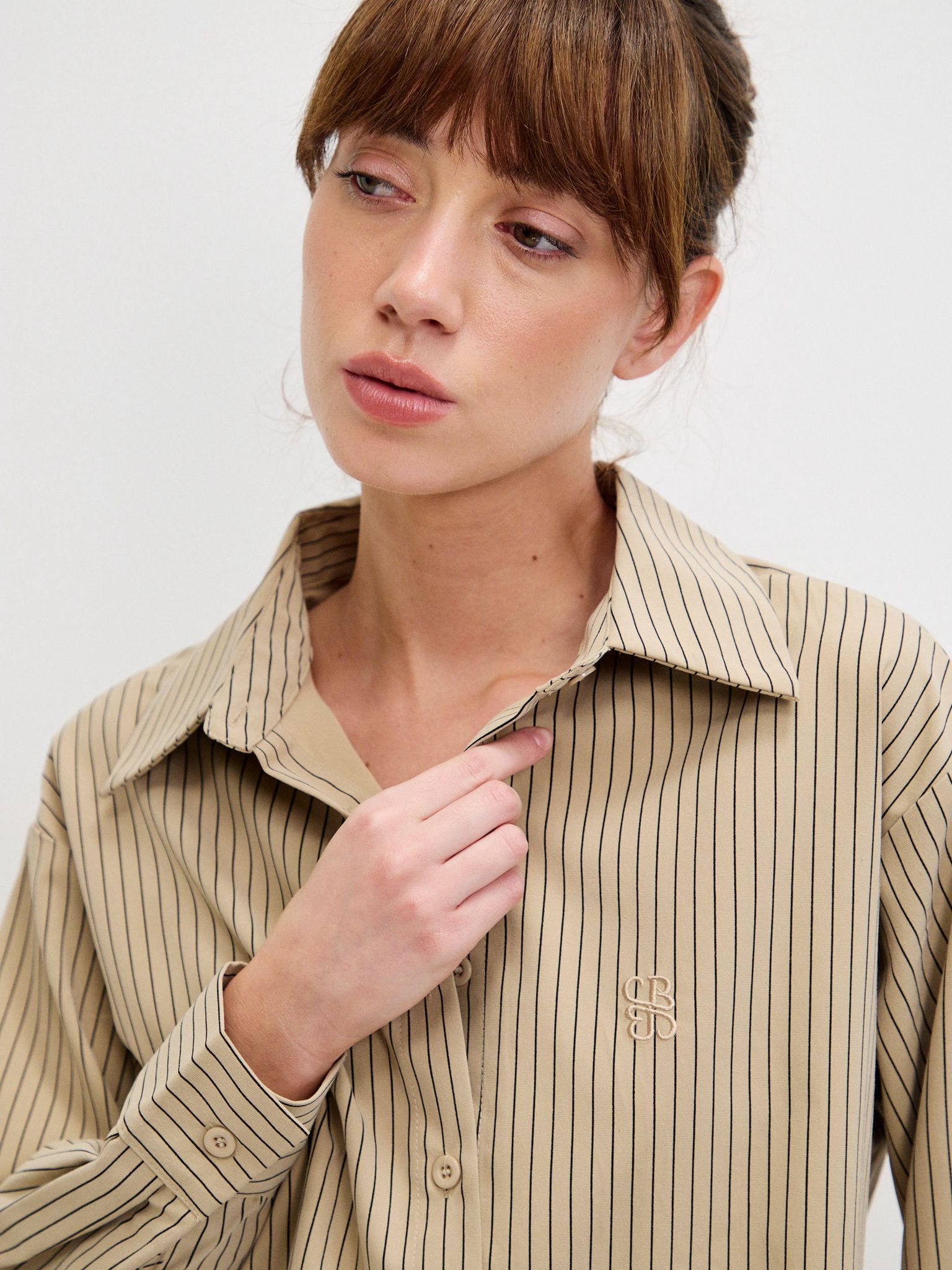 מכופתרת טאי פסים