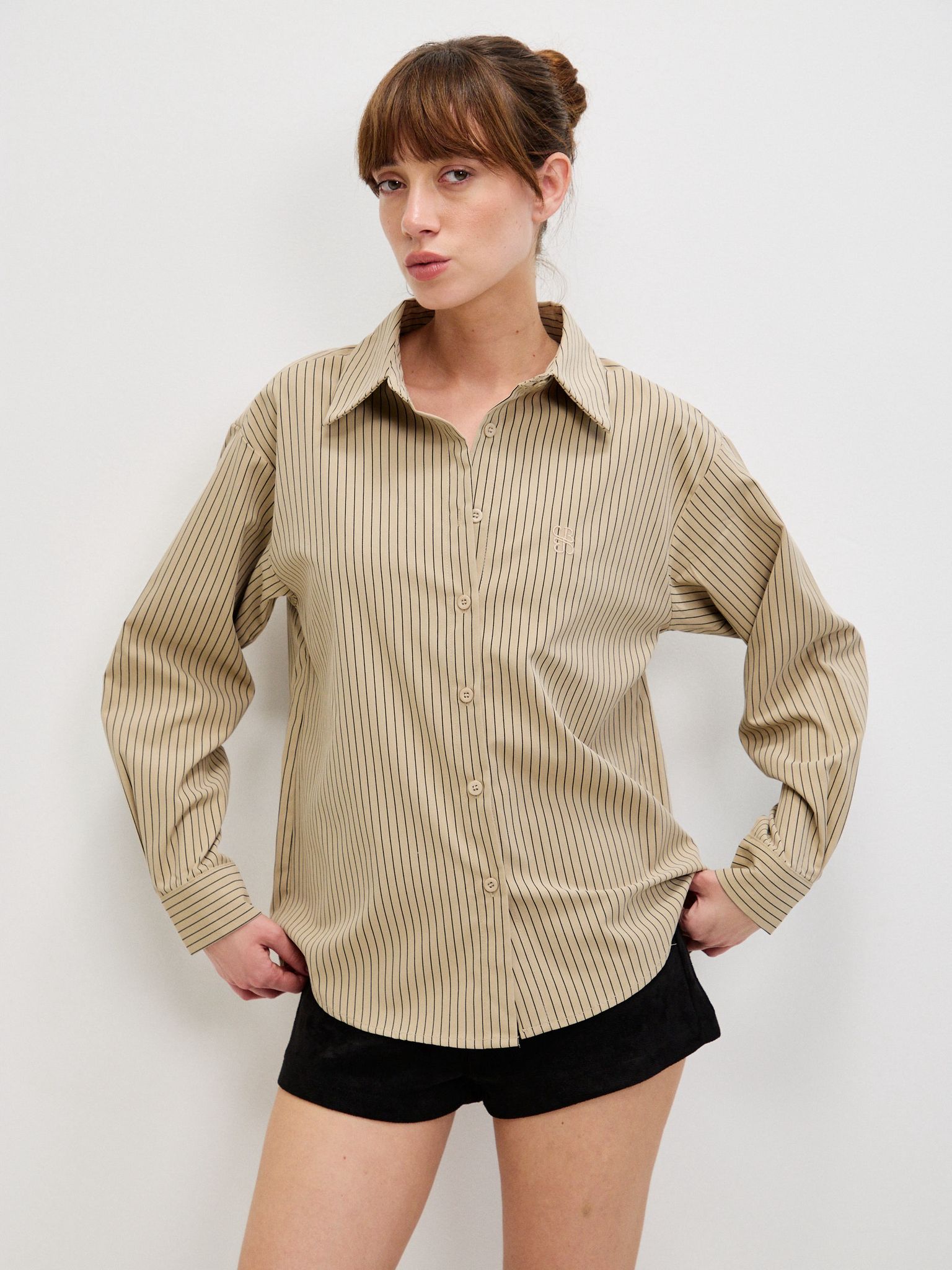 מכופתרת טאי פסים