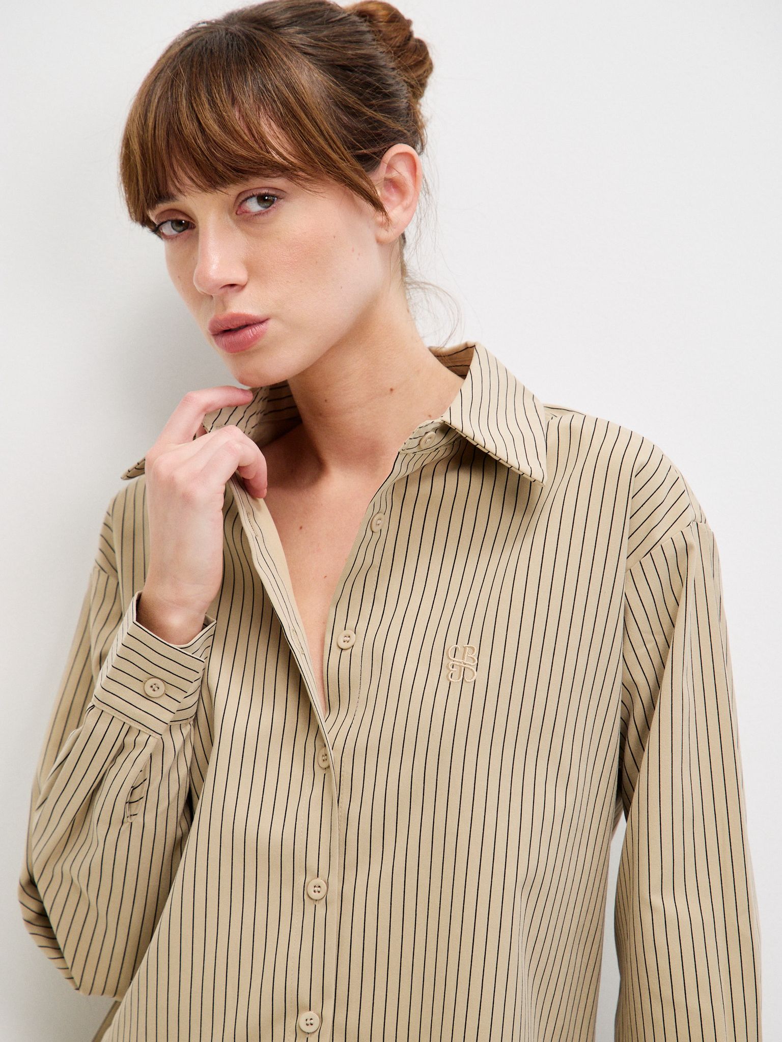 מכופתרת טאי פסים