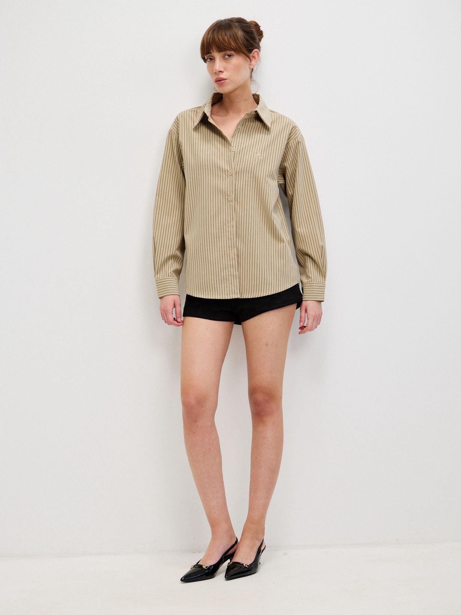 מכופתרת טאי פסים