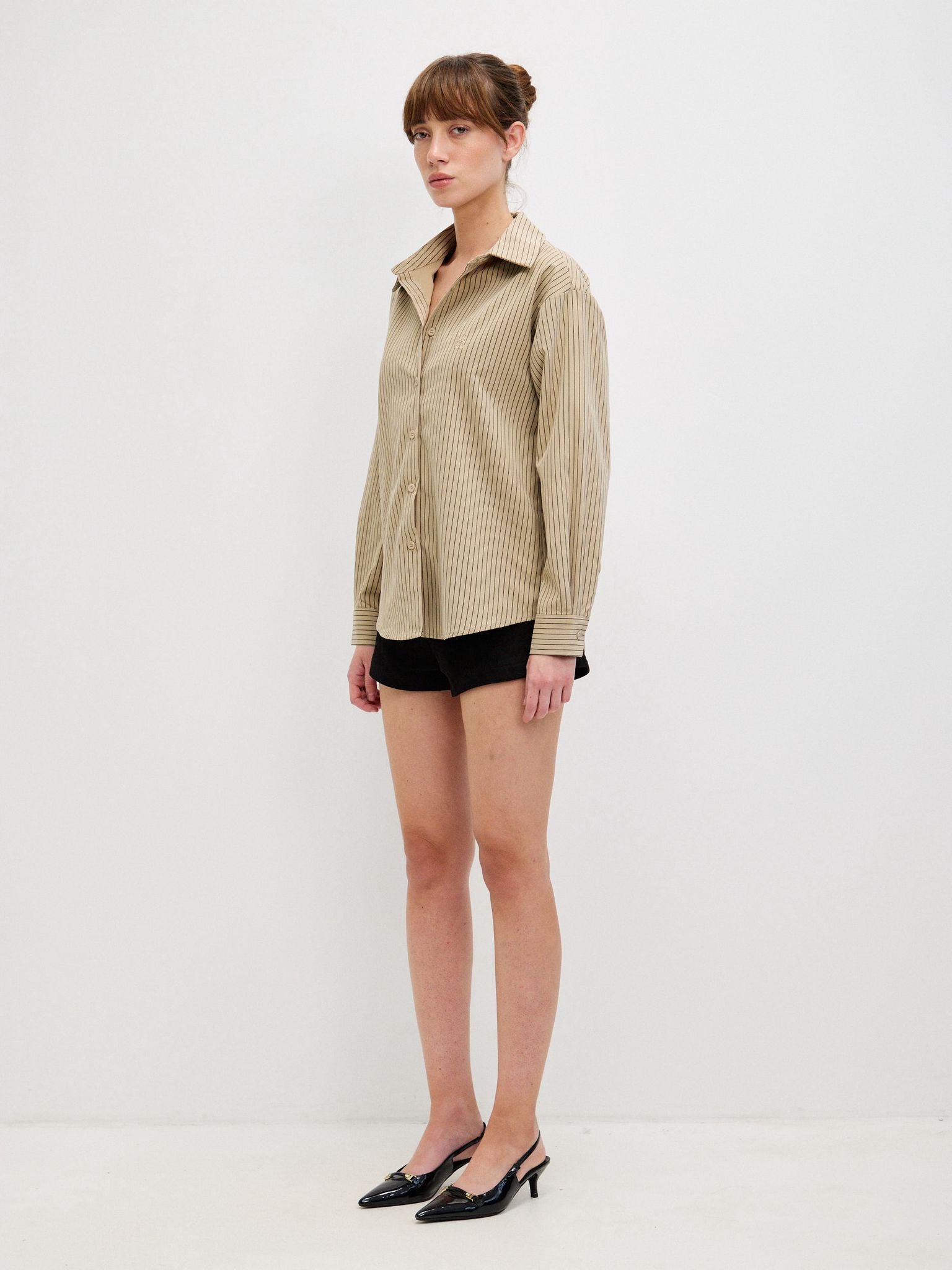 מכופתרת טאי פסים