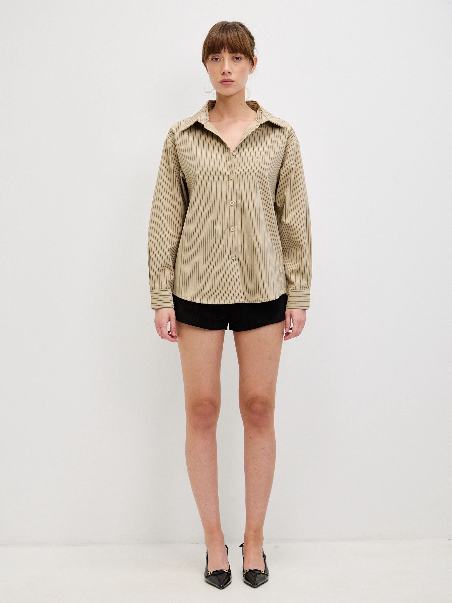 מכופתרת טאי פסים