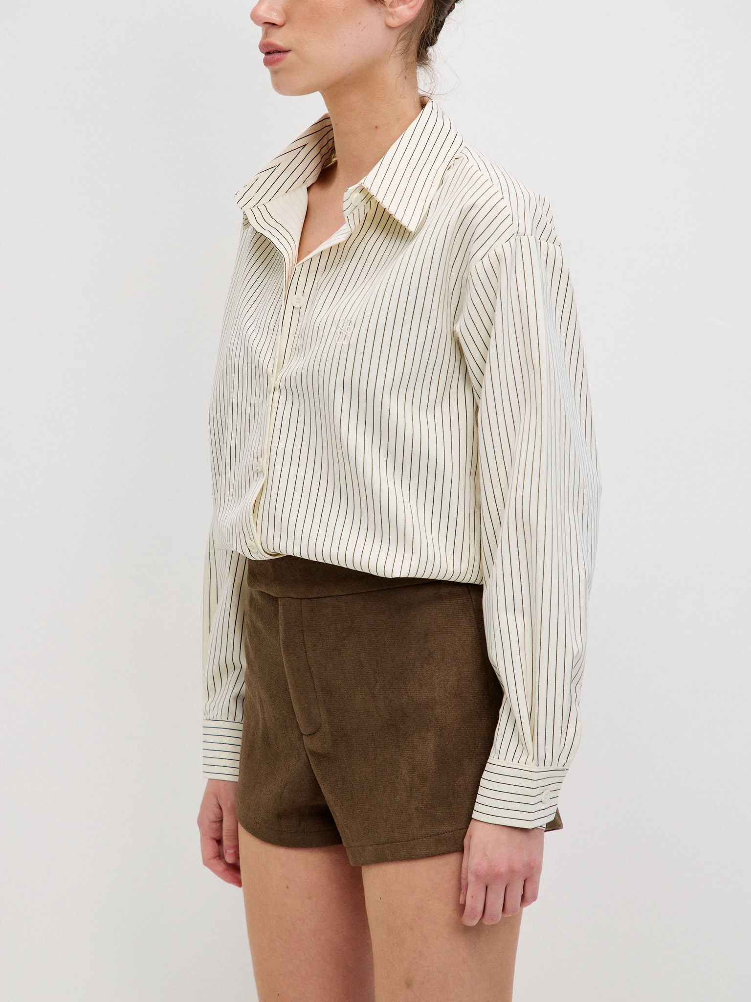 מכופתרת טאי פסים