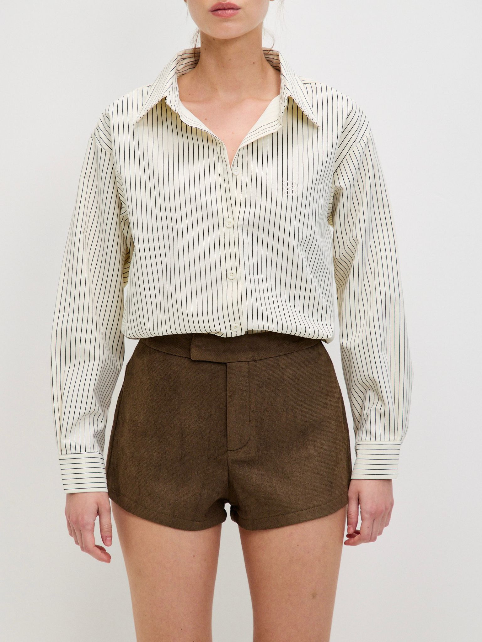 מכופתרת טאי פסים