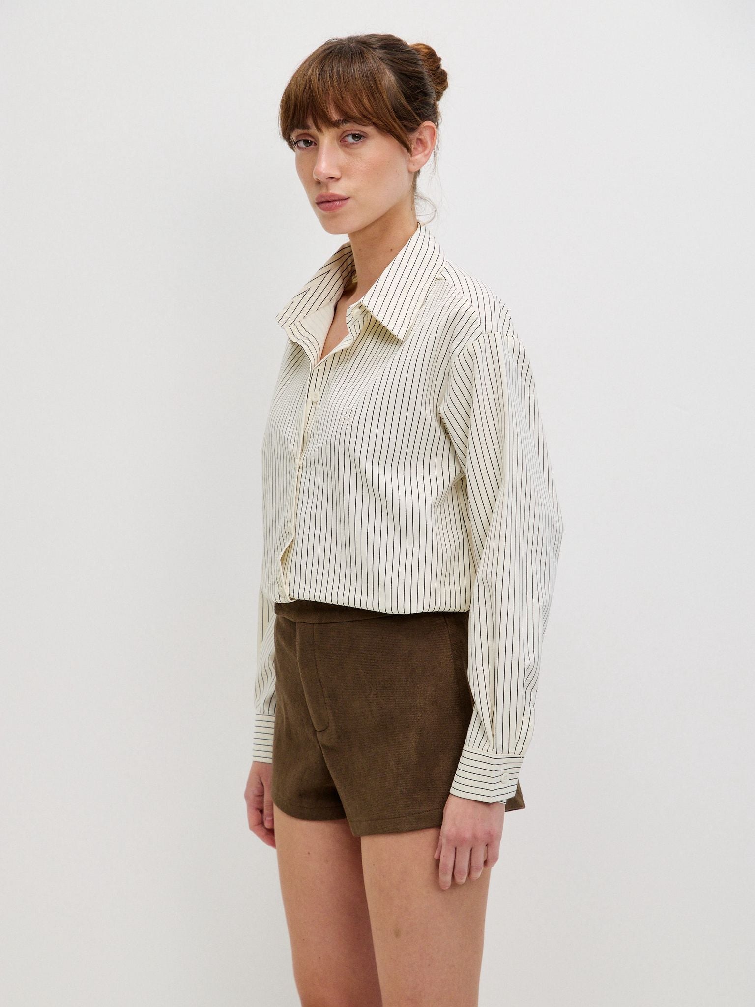 מכופתרת טאי פסים