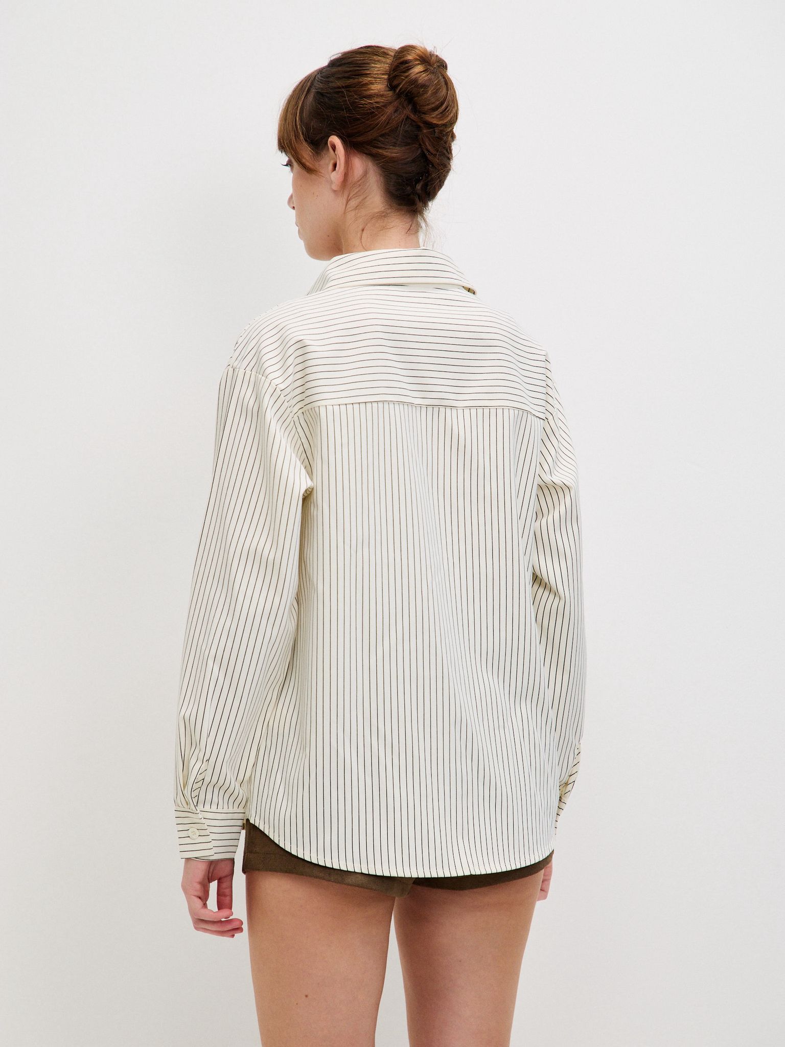 מכופתרת טאי פסים