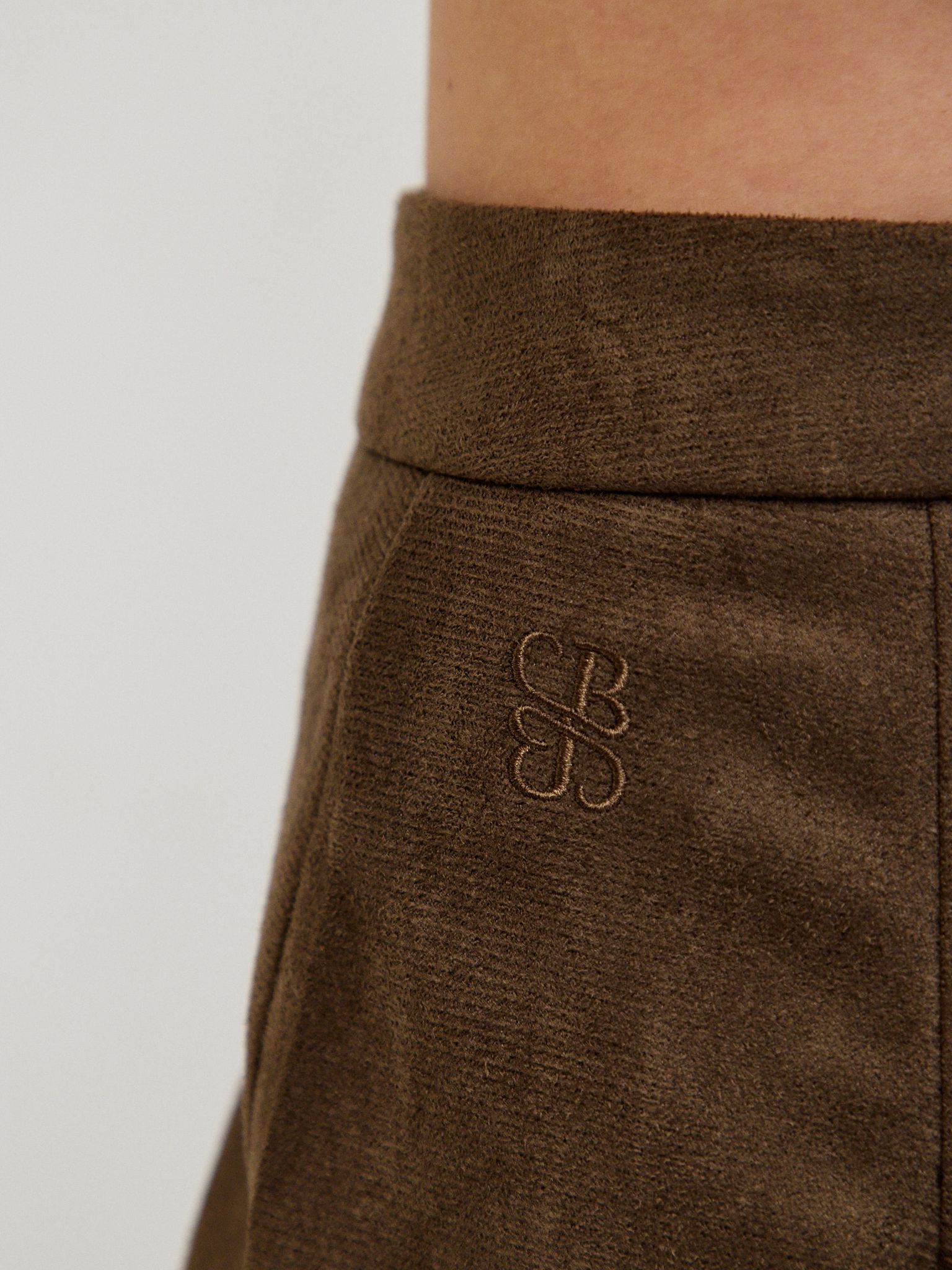 שורט זמש מנואל