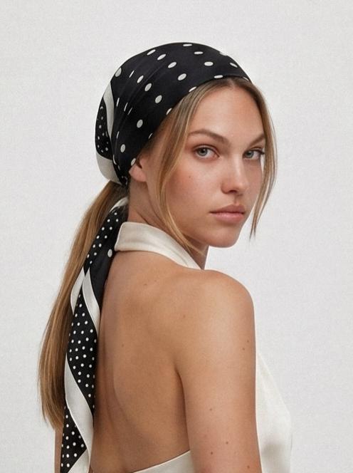 מטפחת נקודות קטנות