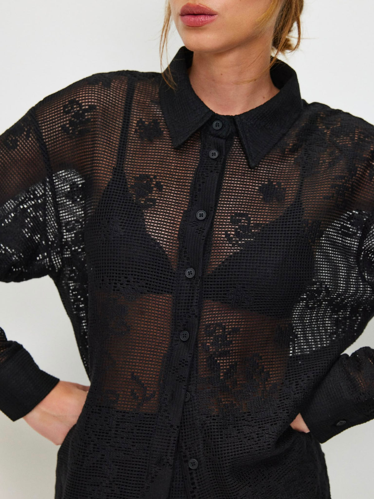 ⁠⁠מכופתרת מוני תחרה